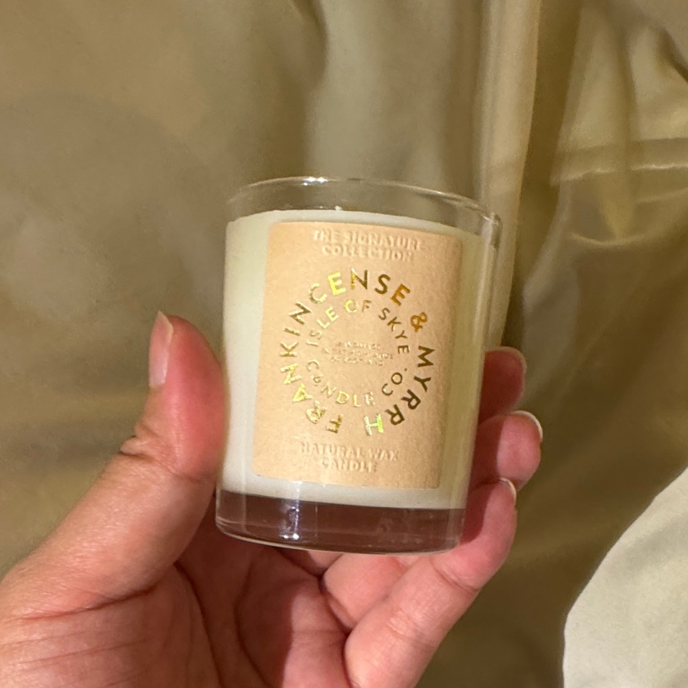 Frankincense & Myrrh Scented Candle - Cream - Picture 4 of 4